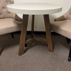 Round Dining Table - Wood (Real Oak) Mid-Century Modern Design