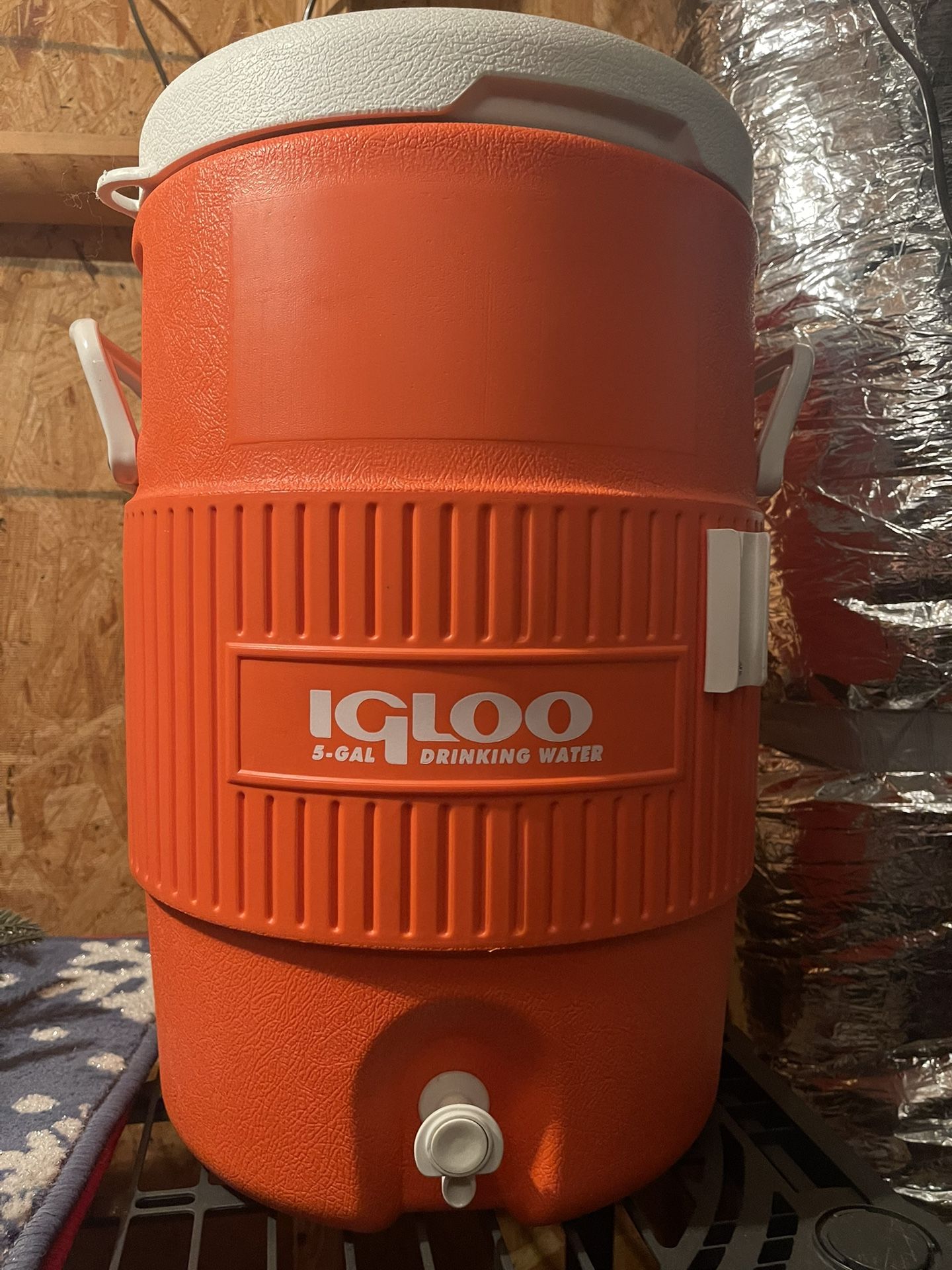 Water Cooler. 5 Gal. Igloo