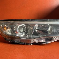 2014 2015 2016 Toyota Highlander Right Passenger Side Halogen Headlight OEM