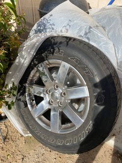 Jeep tires and rim- P255/70R18