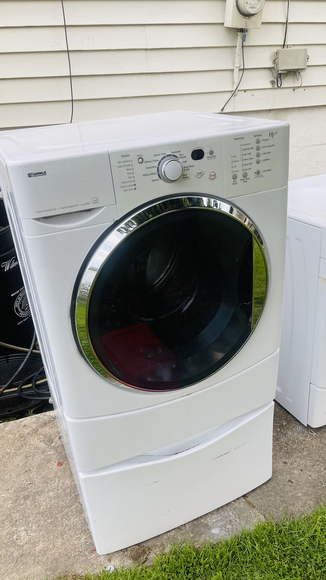 Washer Whit Pedestal Delivery Included