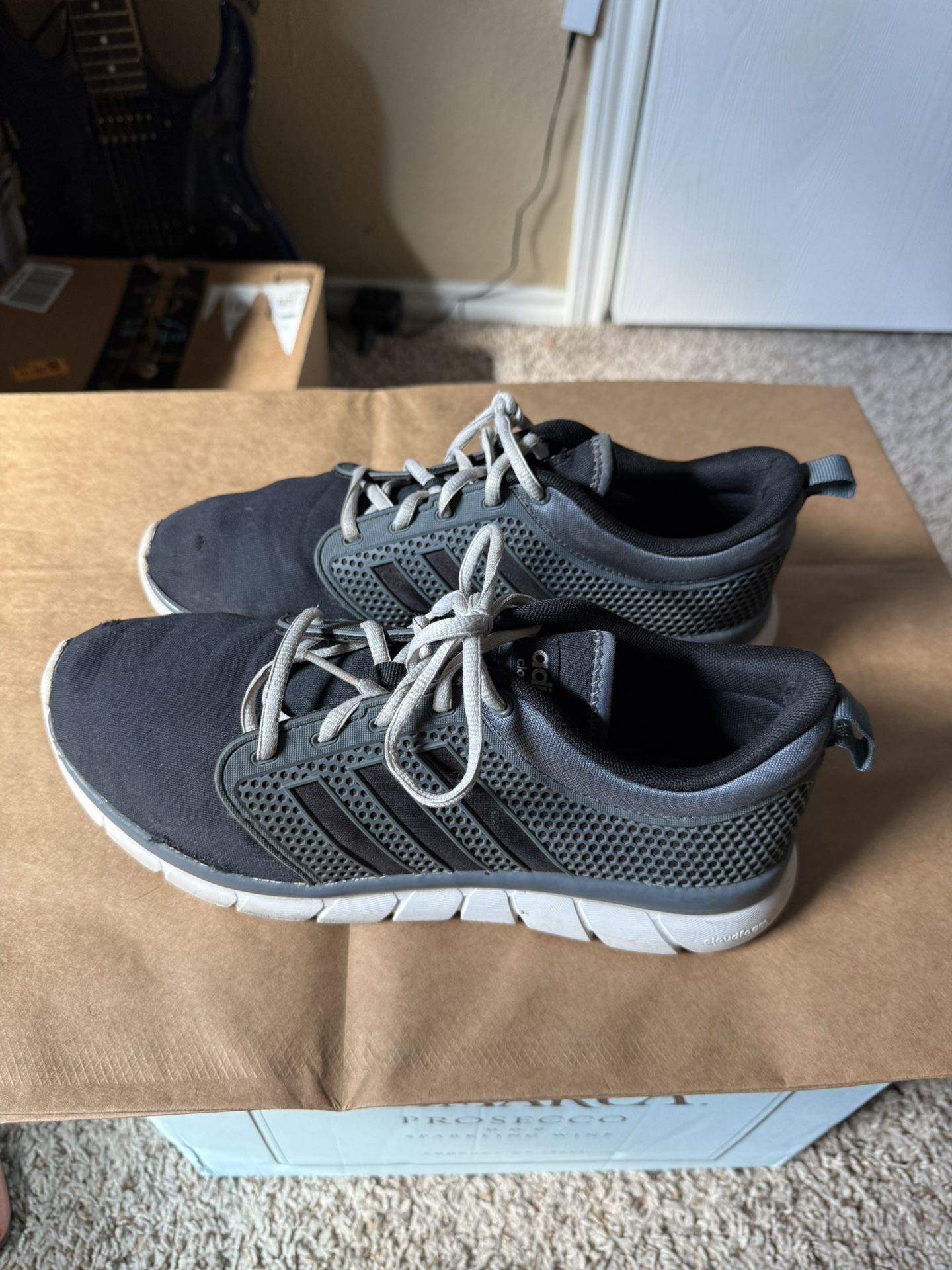Men’s Adidas Cloudfoam Size 9.5