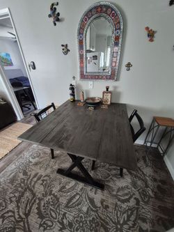 Adjustable dining table set