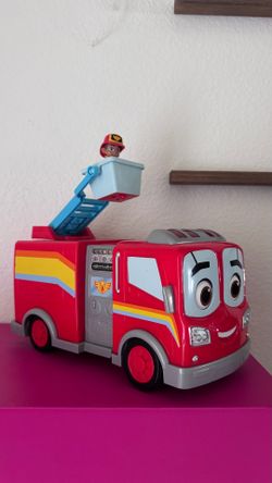 Disney Junior Firebuds, Bo & Flash Rescue Adventure Fire Truck with VROOMLINK