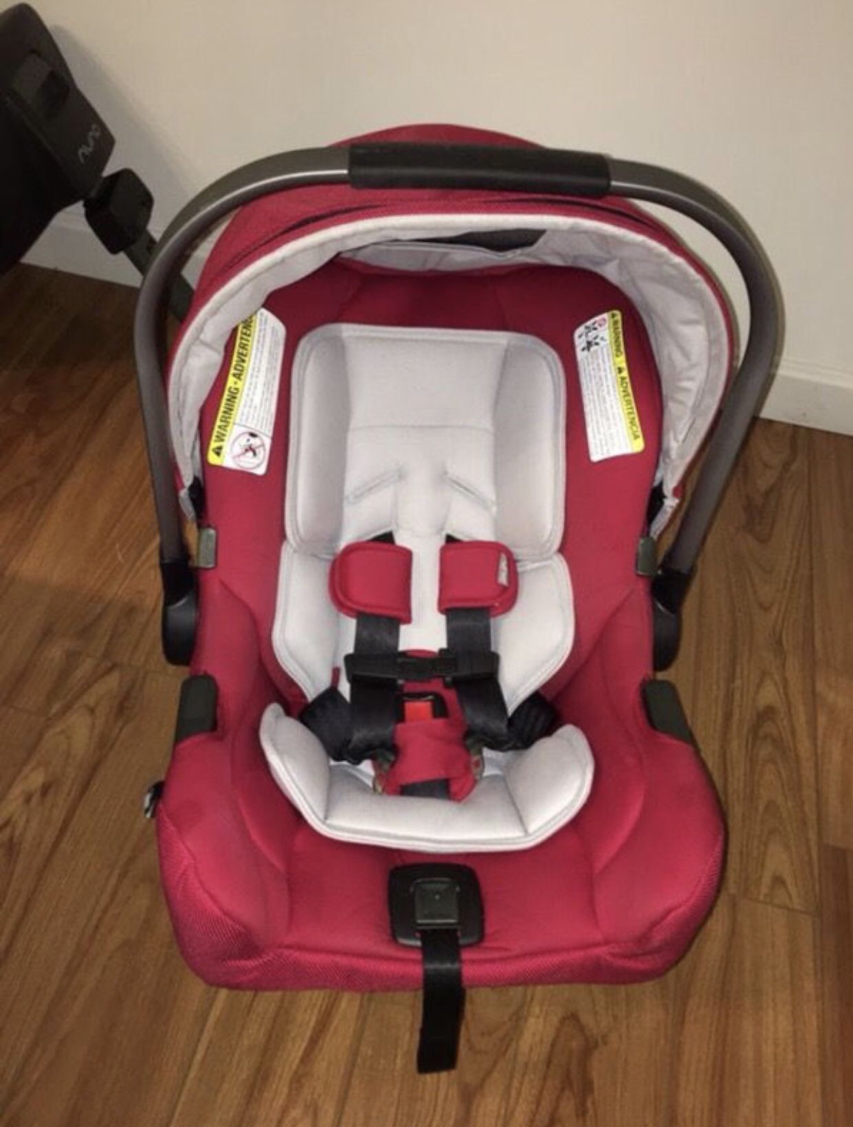 Nuna Pipa Infant Car Seat and Base - Like New