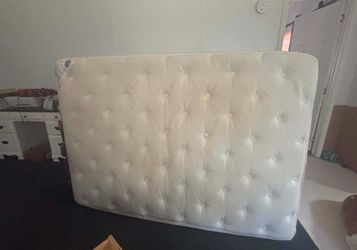 Full size mattress