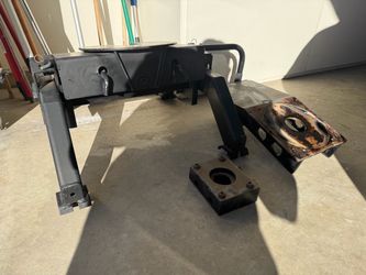 5th wheel hitch with pin box extension
