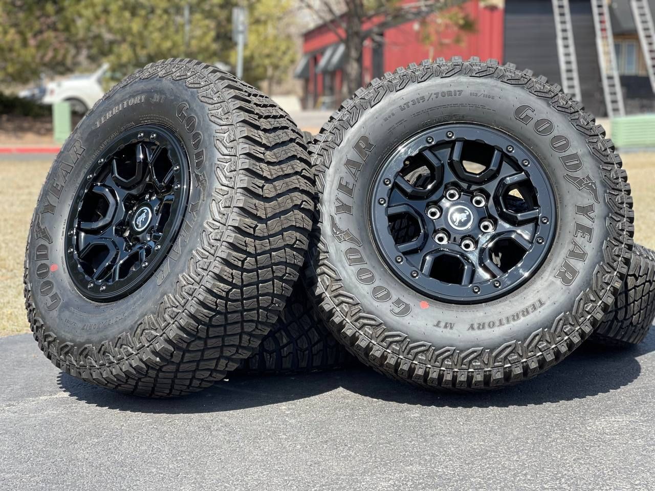 NEW Beadlock 2024 Ford Bronco OEM SET OF 5 Wheels 6 lug rims 35” Tires M/T 315/70R17 Goodyear 6x5.5mm Beadlocks