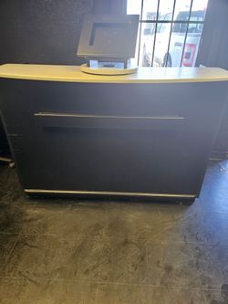 CUSTOMER SERVICE DESK/RECEPTION