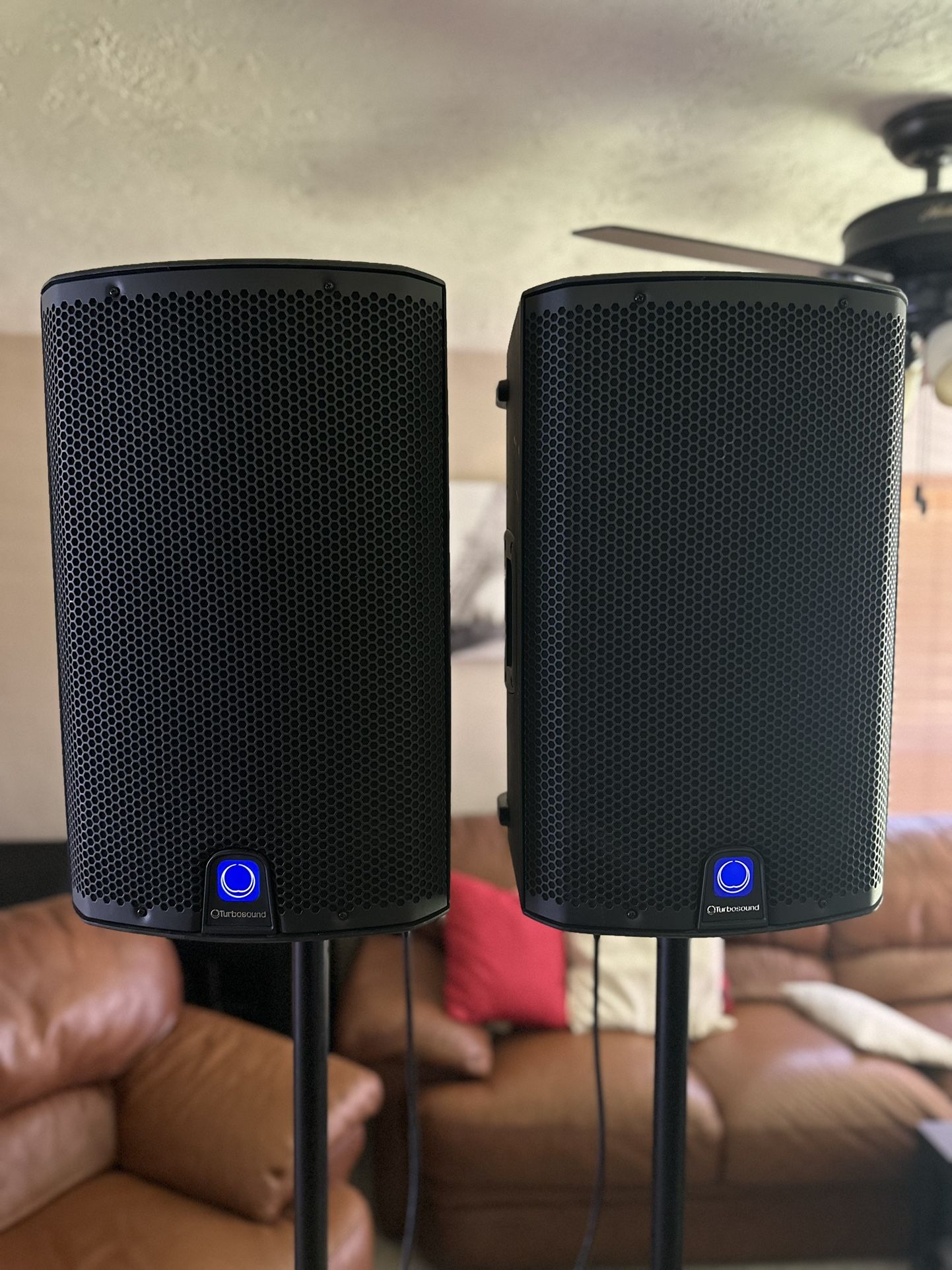 Turbosound iq10 powered speakers