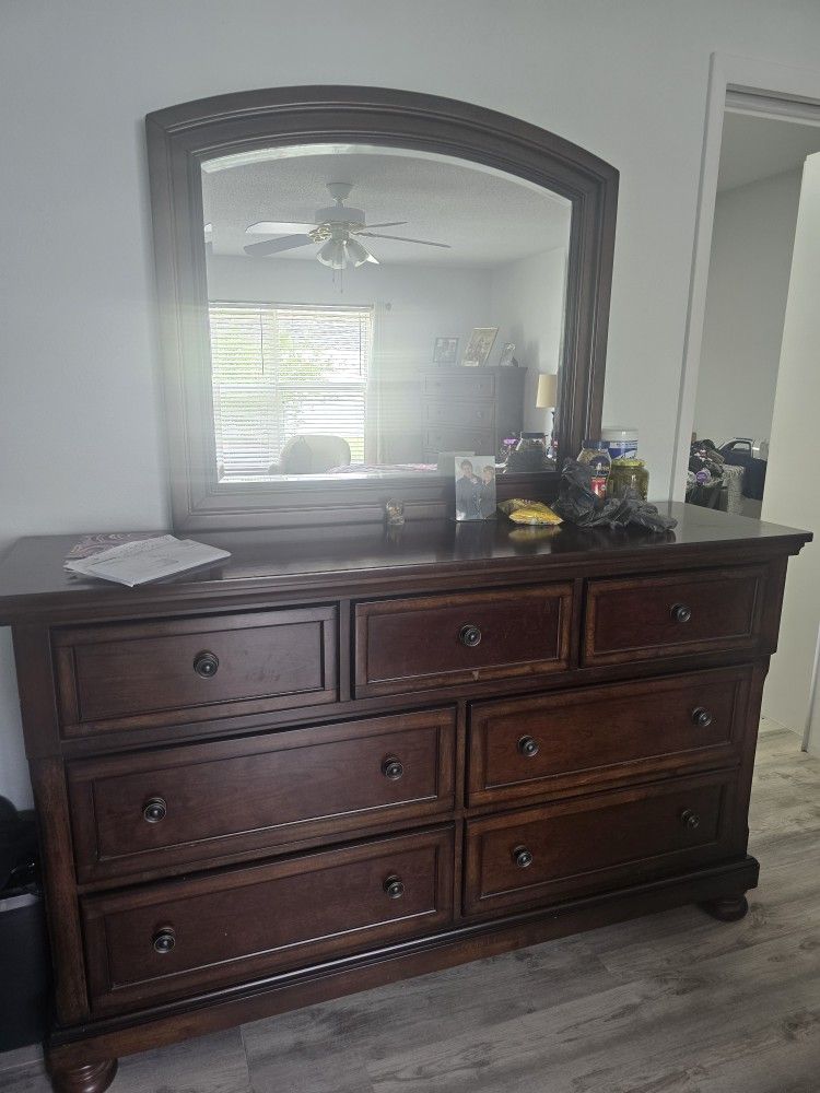 Queen size Bedroom Set