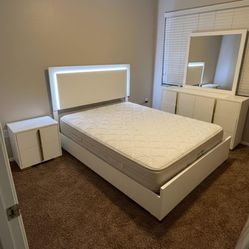 Bedroom set for sale, ask for price 