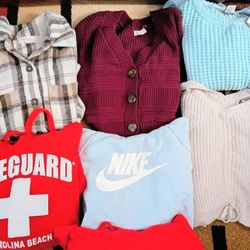 Jr's/Women's Sweaters/Hoodies Xs/S