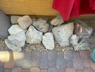 Boulders/flat Rocks
