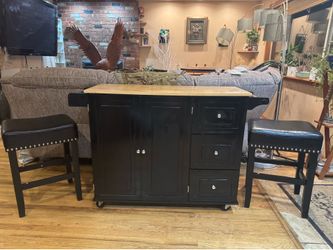 Kitchen cart on wheels ( extra counter top) with 2 stools