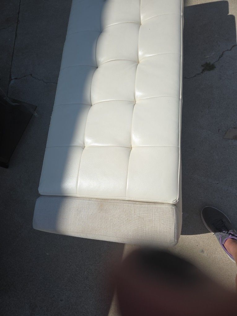 FREE OTTOMAN