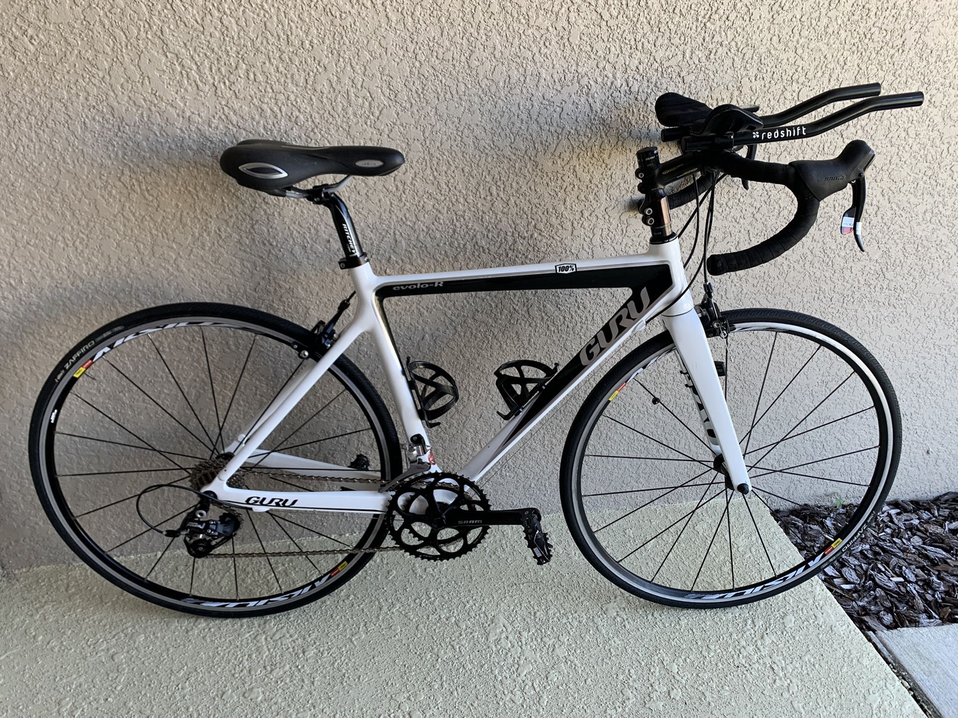 52.5cm Guru Evolo R Carbon Road Bike Sram Red Rival