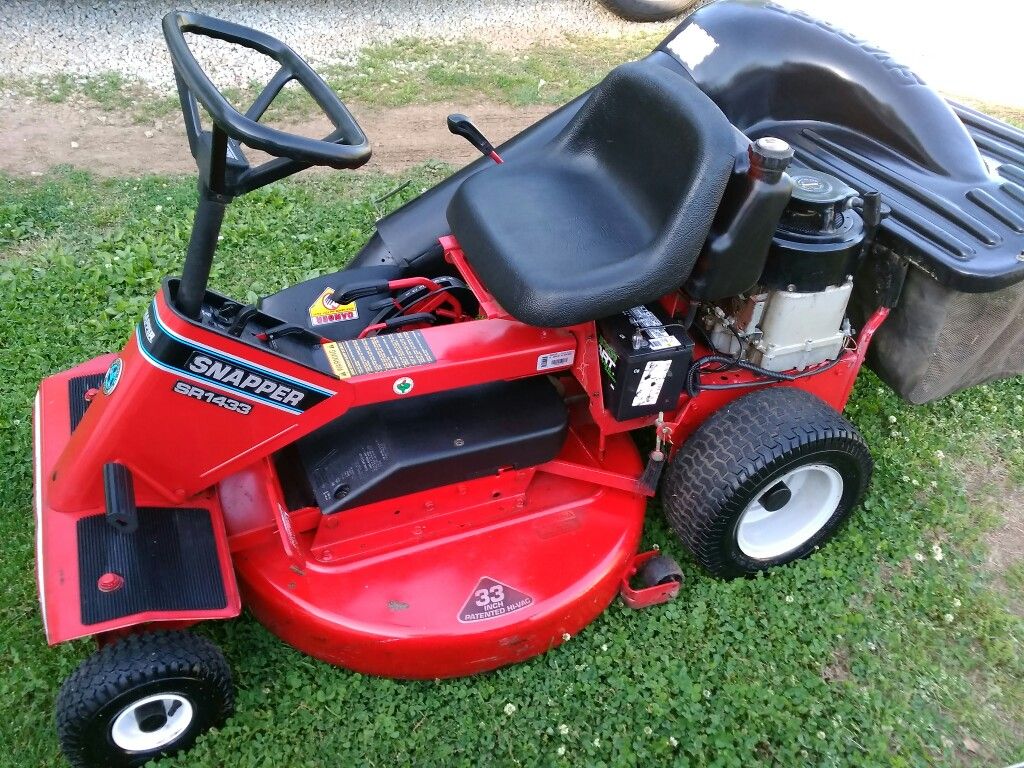 SNAPPER RIDING MOWER WITH BAGGER