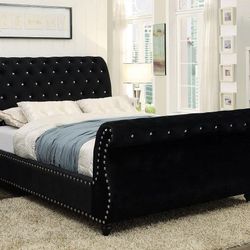 Queen-Size Noella Bed | Black | Turned Legs