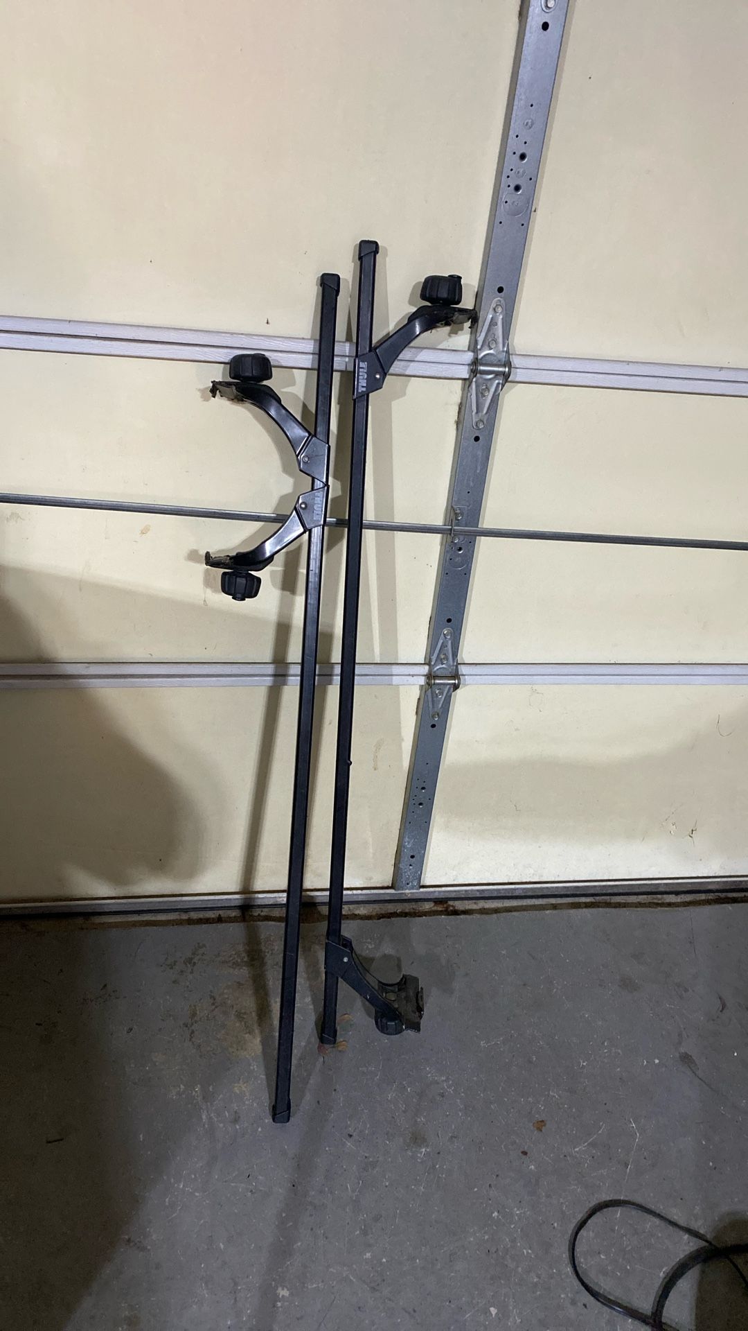 Pair of Thule Adjustable Crossbars