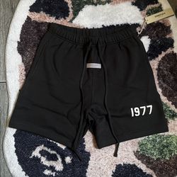Essentials iron black 1977 shorts