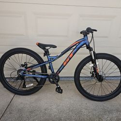 GT STOMPER PRO 24" MOUNTAIN BIKE