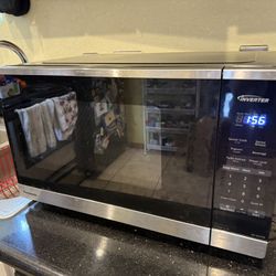 Panasonic 1.3 cu.ft. Countertop Microwave Oven 1200w
