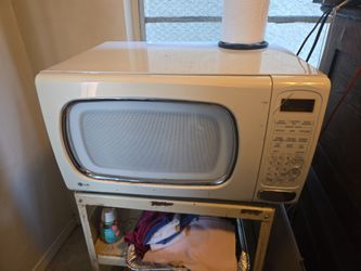 LG microwave...works...FREE