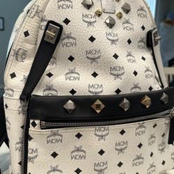 MCM Backpack Visetos Stark Studded- Detachable Front Pocket