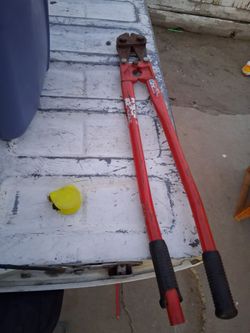 Bolt cutters
