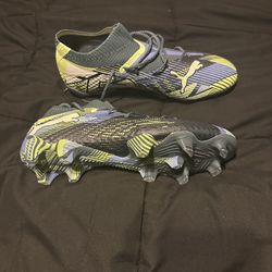 Pumas soccer cleats elite new size9.5 $70