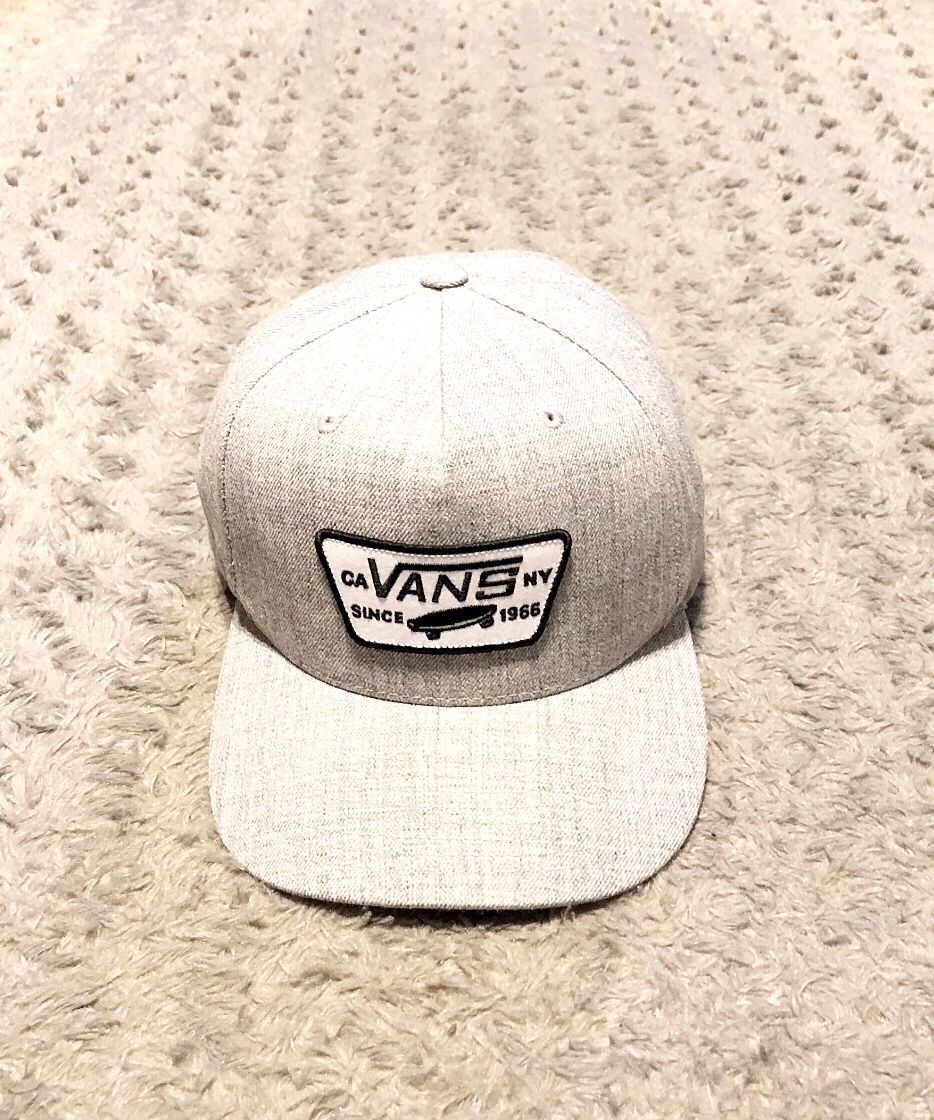 Mens Vans full patch SnapBack paid $30 Like new! One size. Amazing condition! No rips, tears or stains. Color grey & black