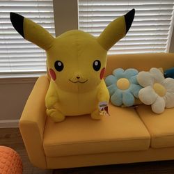 Large Pikachu 