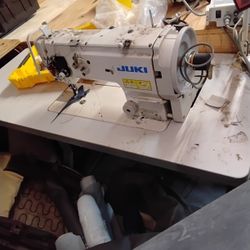 Juky  Sewing Machine Upholtery Makina Para Tapicería  $ 800 CÓMO NUEVA 