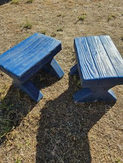 2 kid plastic benches look like wood