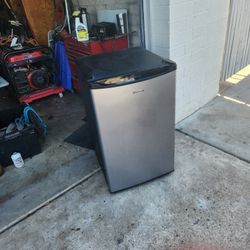 Whirlpool Mini Refrigerator 