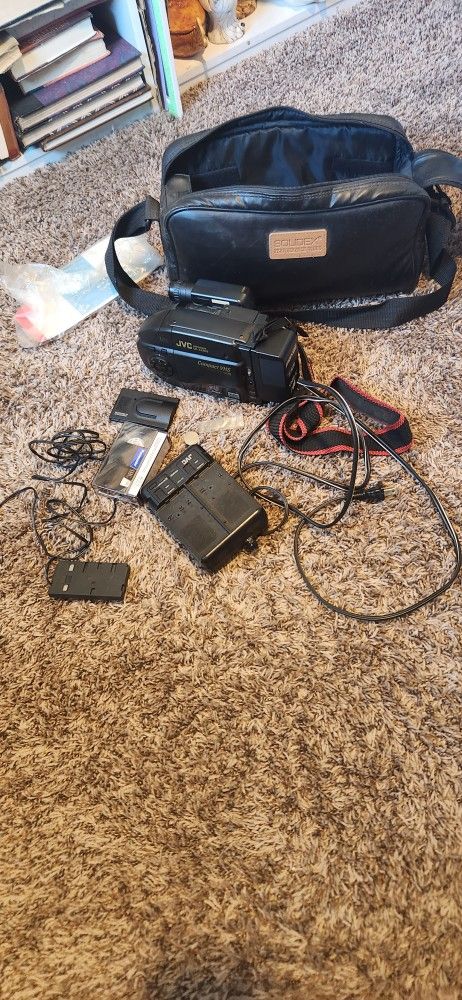 Vintage Jvc Videomovie Gr Ax 808 Vhs Compact Vhs With Bag And Accessories