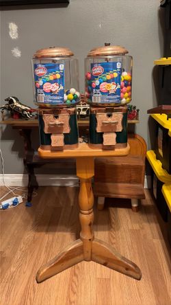 Double gumball machine with keys