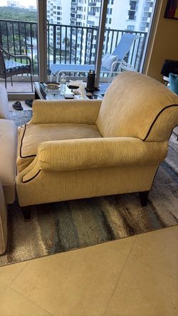 Drexel Heritage: Accent Chair (2 available) pick up only