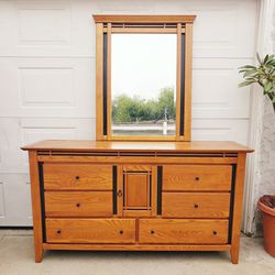 Solid Wood Dresser With Mirror 