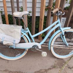 Girls Bike With Saddle Bags 