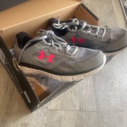 Size 7 Under Armour 