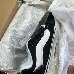 BRAND NEW VANS SHOES FOR SALE ! WHOLE SALE !