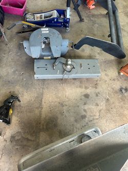 B&W Companion  5th Wheel Hitch