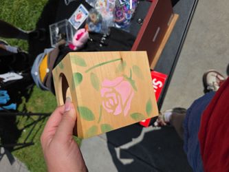 Tissue box