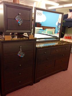 💥Bedroom Set Blowout💥 Brand New 5PC Queen Size Bedroom Set! $50 Down Takes It Home Today!