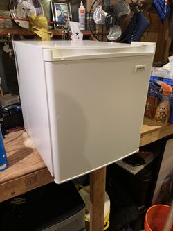 Mini fridge small ice cold ❄️