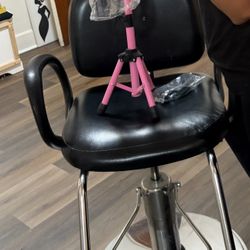 MOVING SALE 🚨 Salon Chair