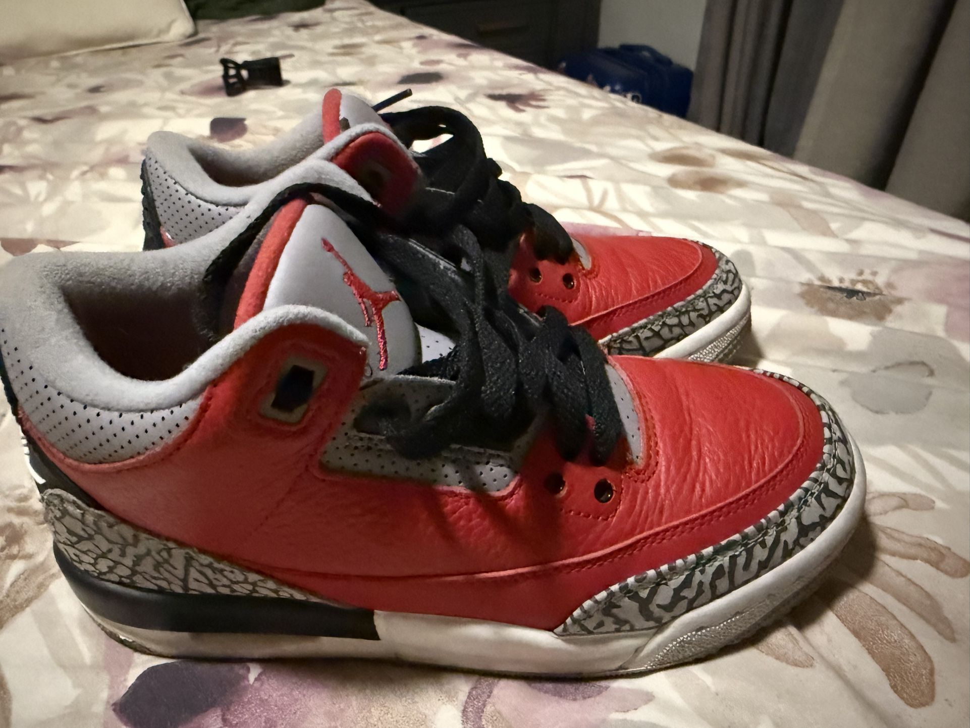GS Jordan Three Retro Fire Red  Size 4.5
