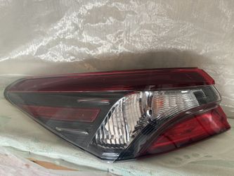 2023 Toyota Camry SE Tail light Driver Side Chipped 